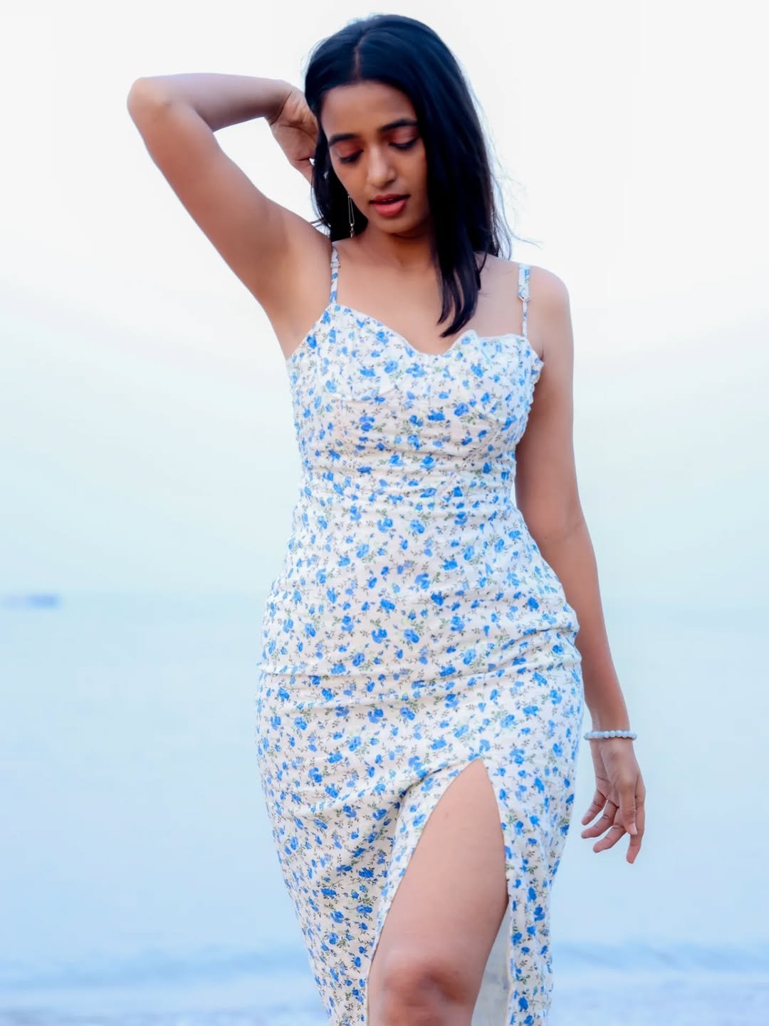 Trupti Ravindra Stunning Beach Photos in Floral Slit Dress (1)