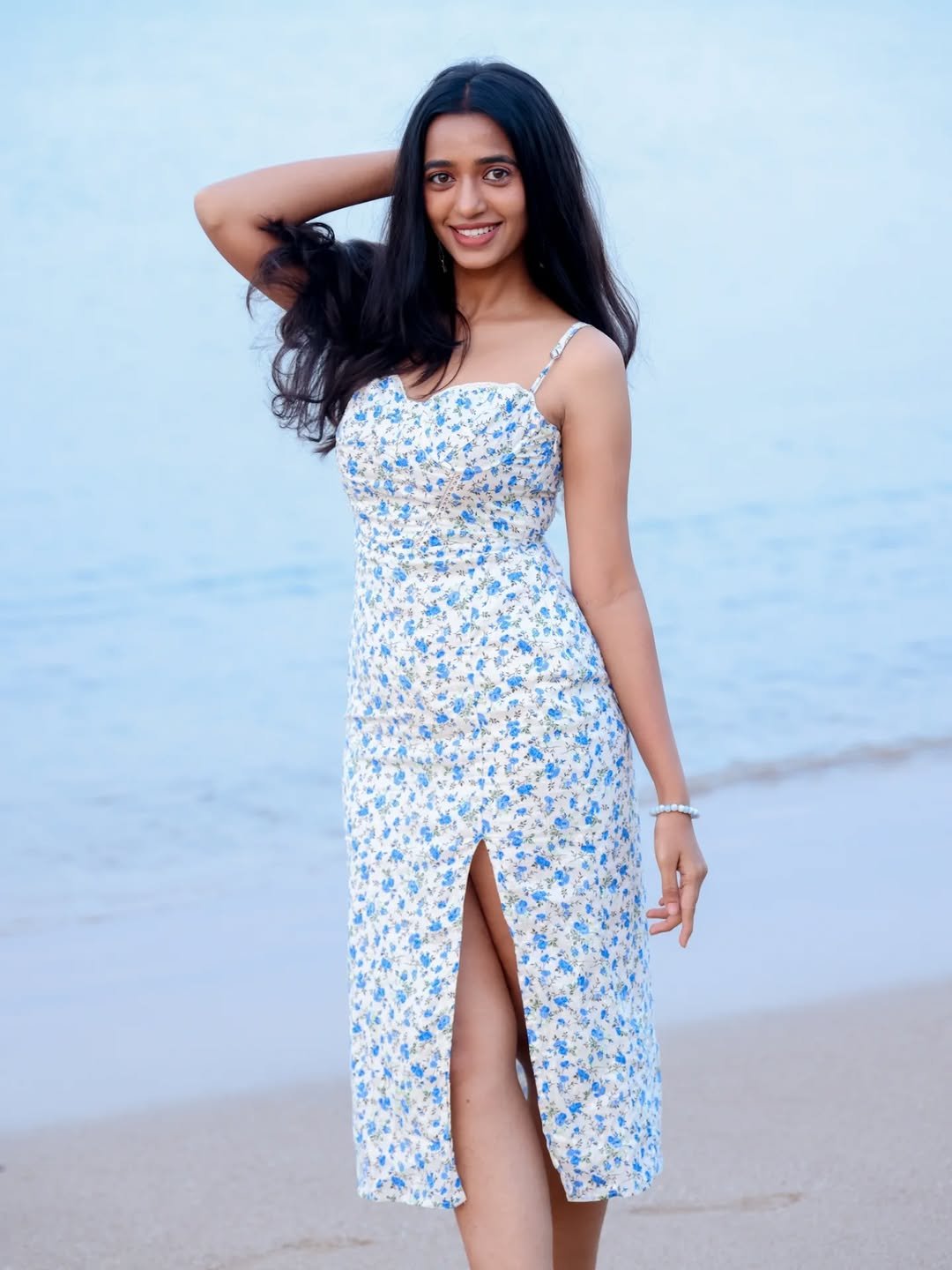 Trupti Ravindra Stunning Beach Photos in Floral Slit Dress (7)
