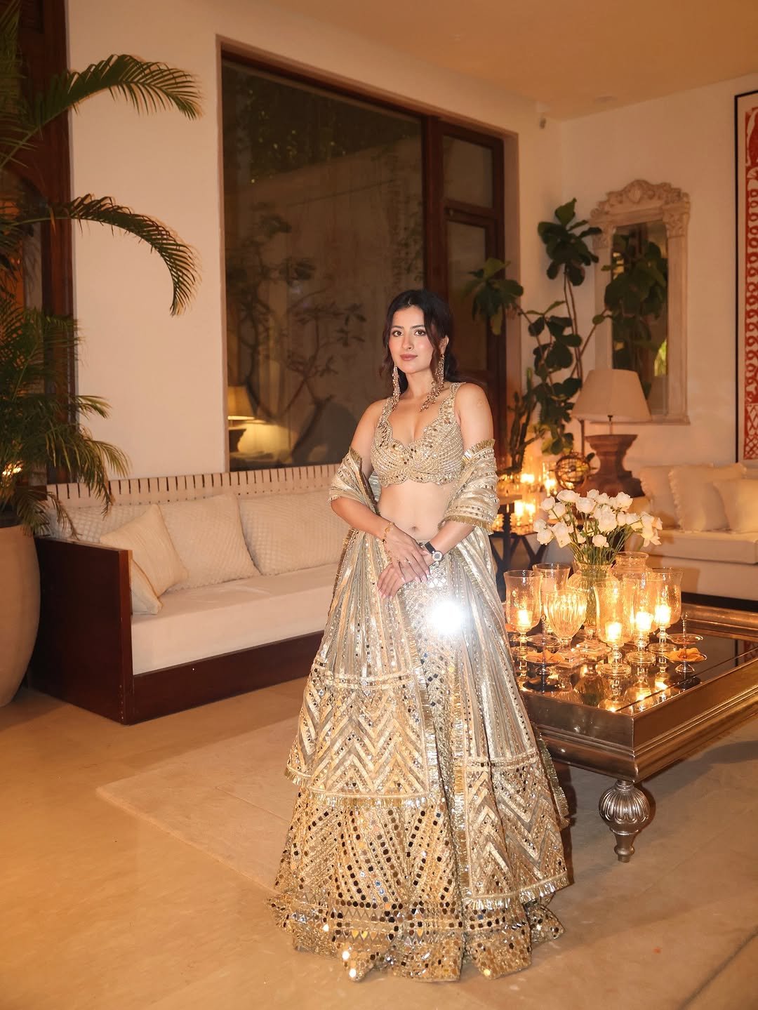 Yashaswinee Raje Singh Stunning in Gold Mirror Lehenga (4)