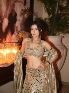 Yashaswinee Raje Singh Stunning in Gold Mirror Lehenga (7)