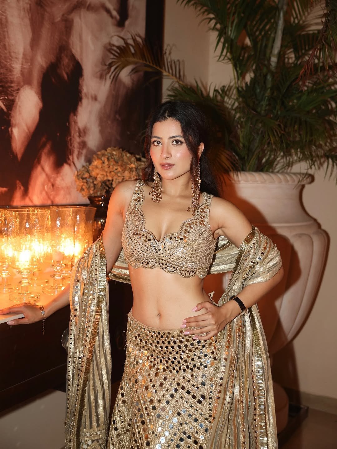 Yashaswinee Raje Singh Stunning in Gold Mirror Lehenga (7)