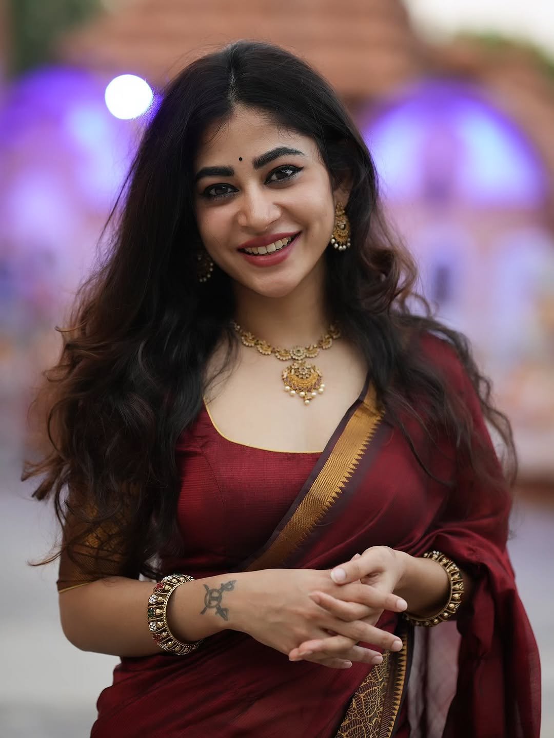 Adhya Thakur Elegant Maroon Saree Look – Graceful Traditional Look (1)