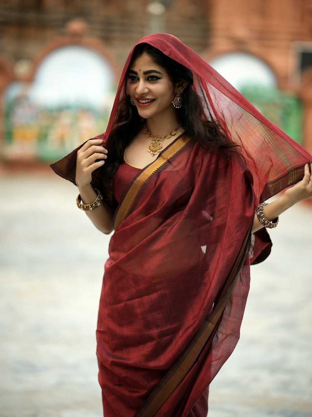 Adhya Thakur Elegant Maroon Saree Look – Graceful Traditional Look (15)
