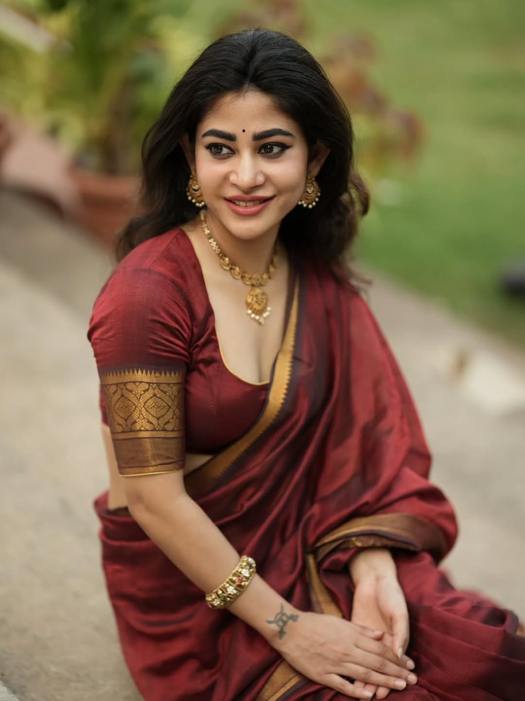 Adhya Thakur Elegant Maroon Saree Look – Graceful Traditional Look (18)