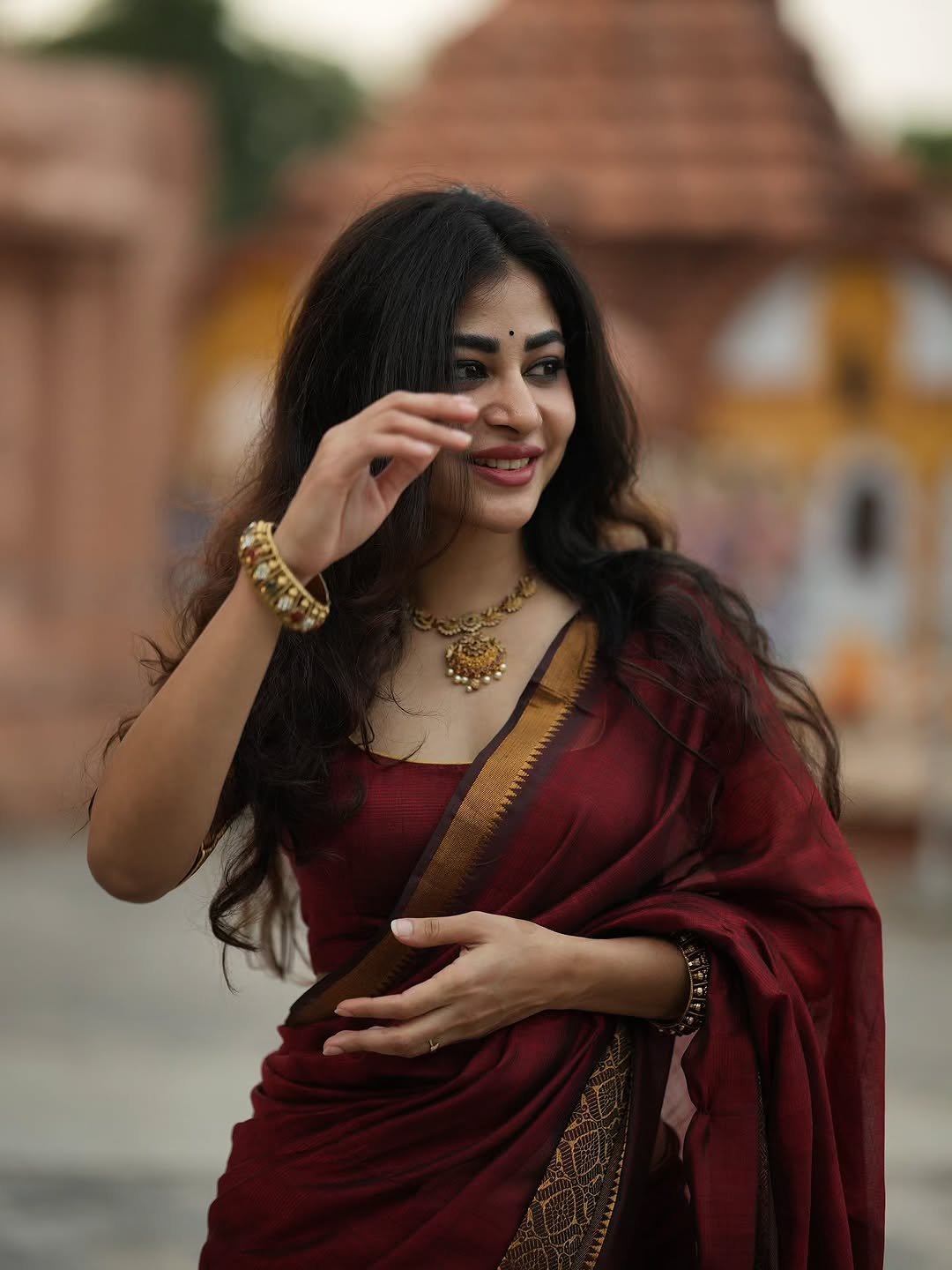 Adhya Thakur Elegant Maroon Saree Look – Graceful Traditional Look (20)