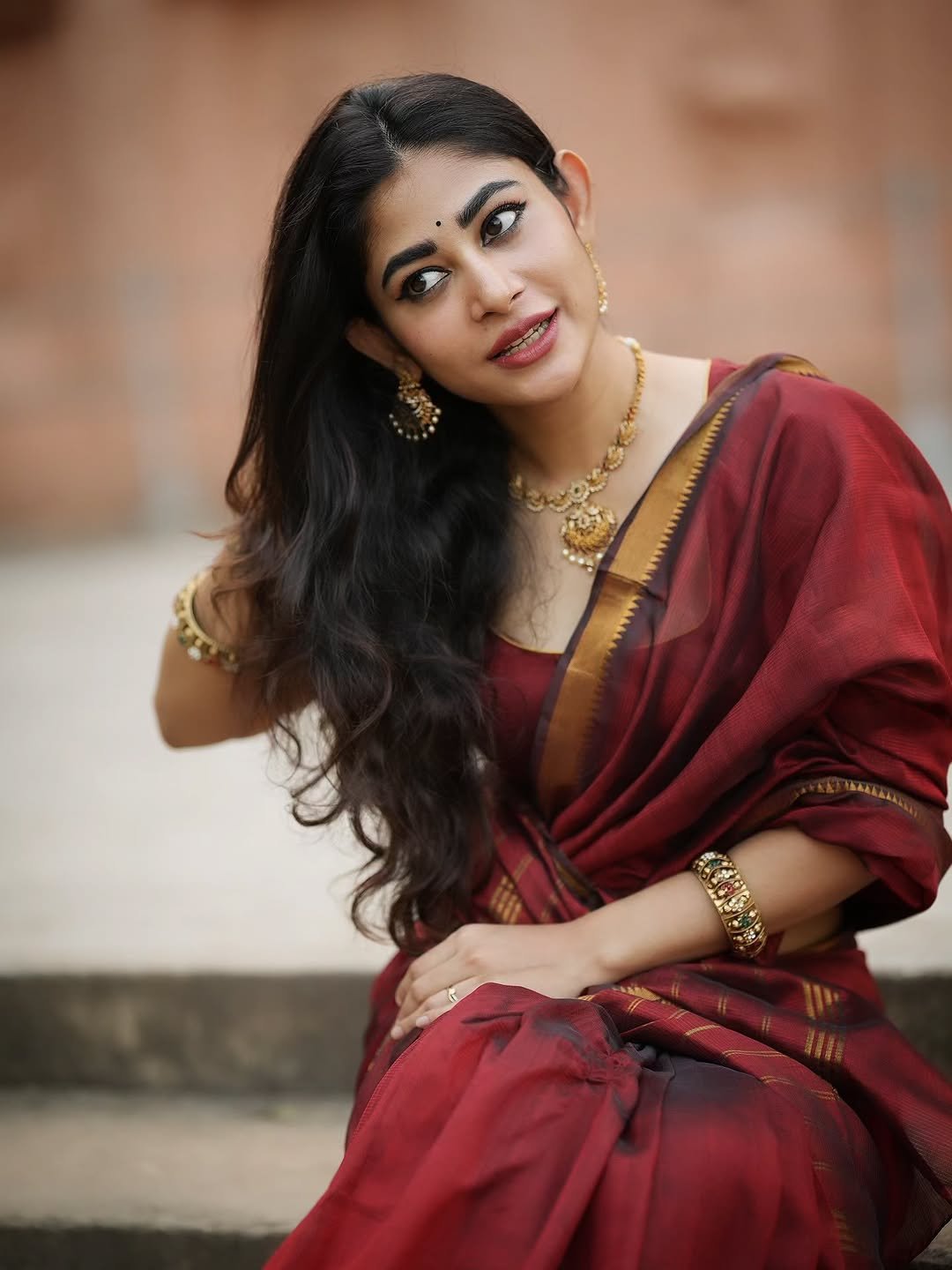 Adhya Thakur Elegant Maroon Saree Look – Graceful Traditional Look (3)