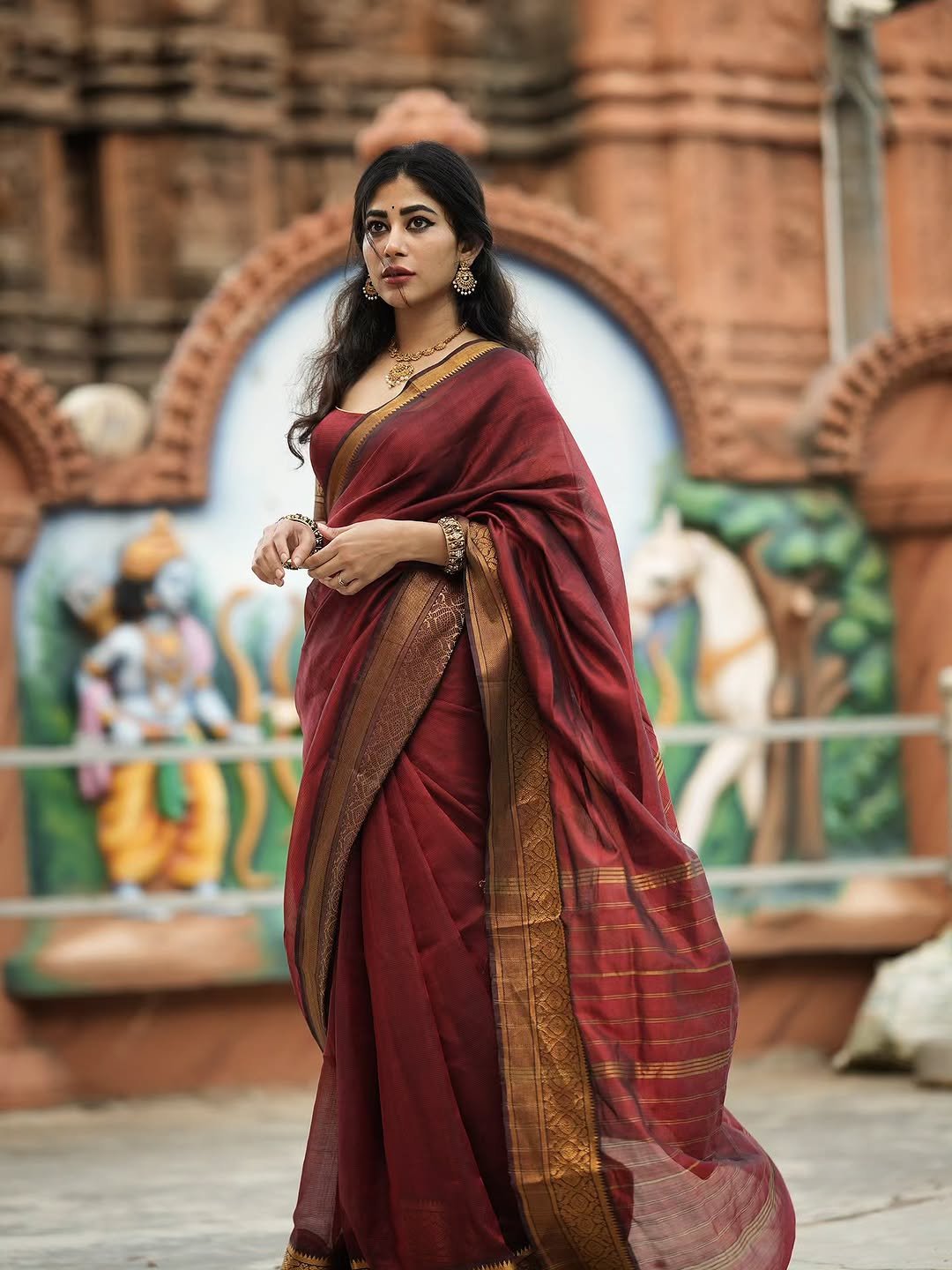 Adhya Thakur Elegant Maroon Saree Look – Graceful Traditional Look (4)