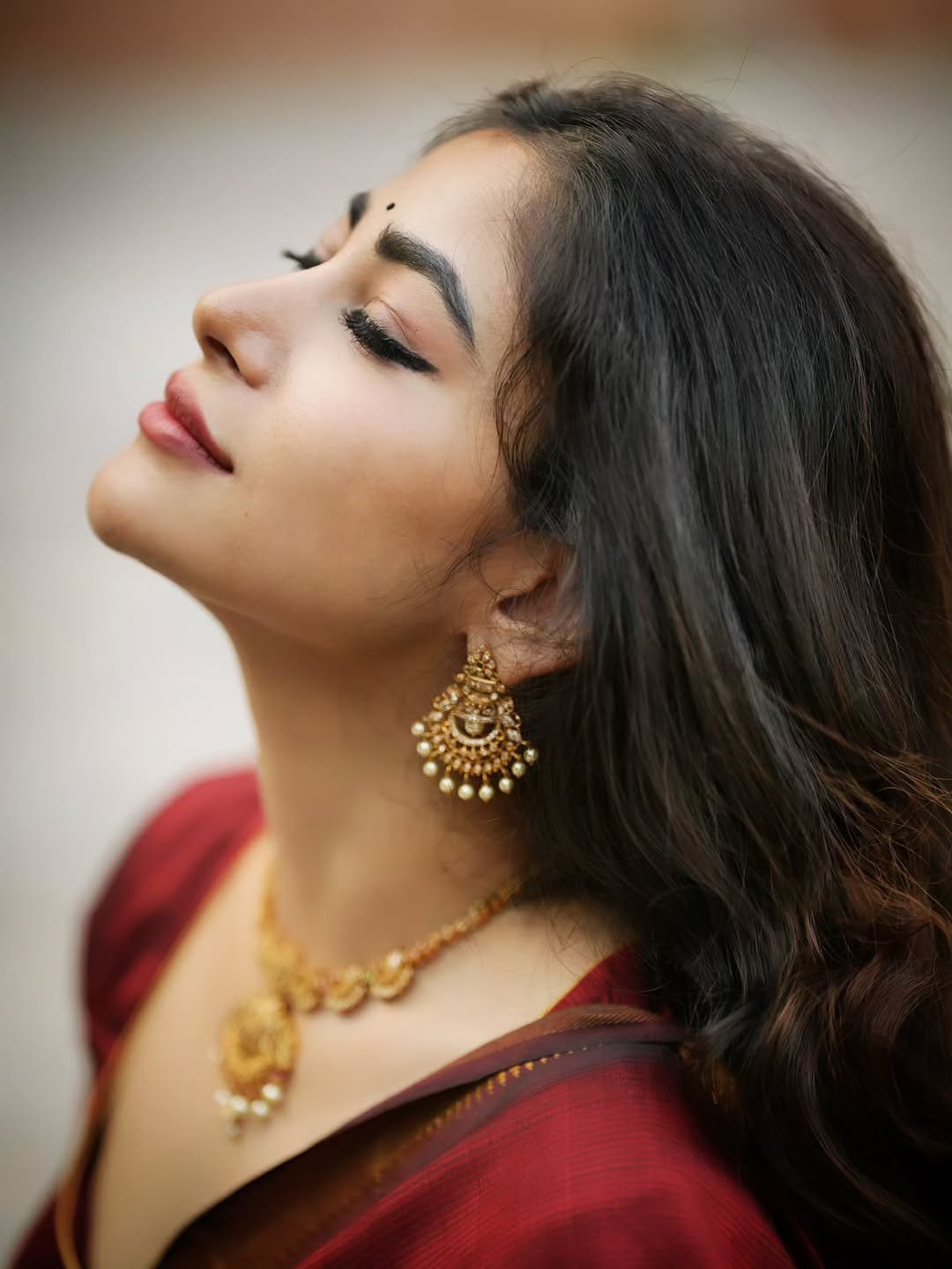 Adhya Thakur Elegant Maroon Saree Look – Graceful Traditional Look (9)