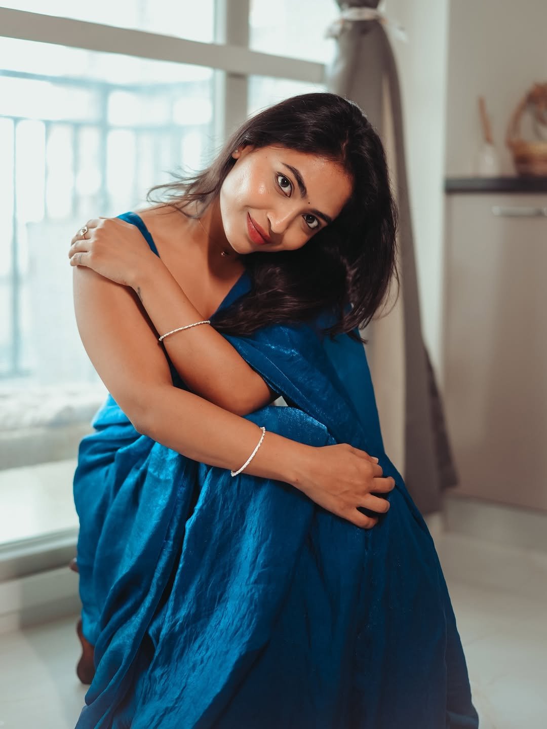 Alekhya Harika Latest Saree Images – Glamorous Blue Saree HD Photoshoot (6)