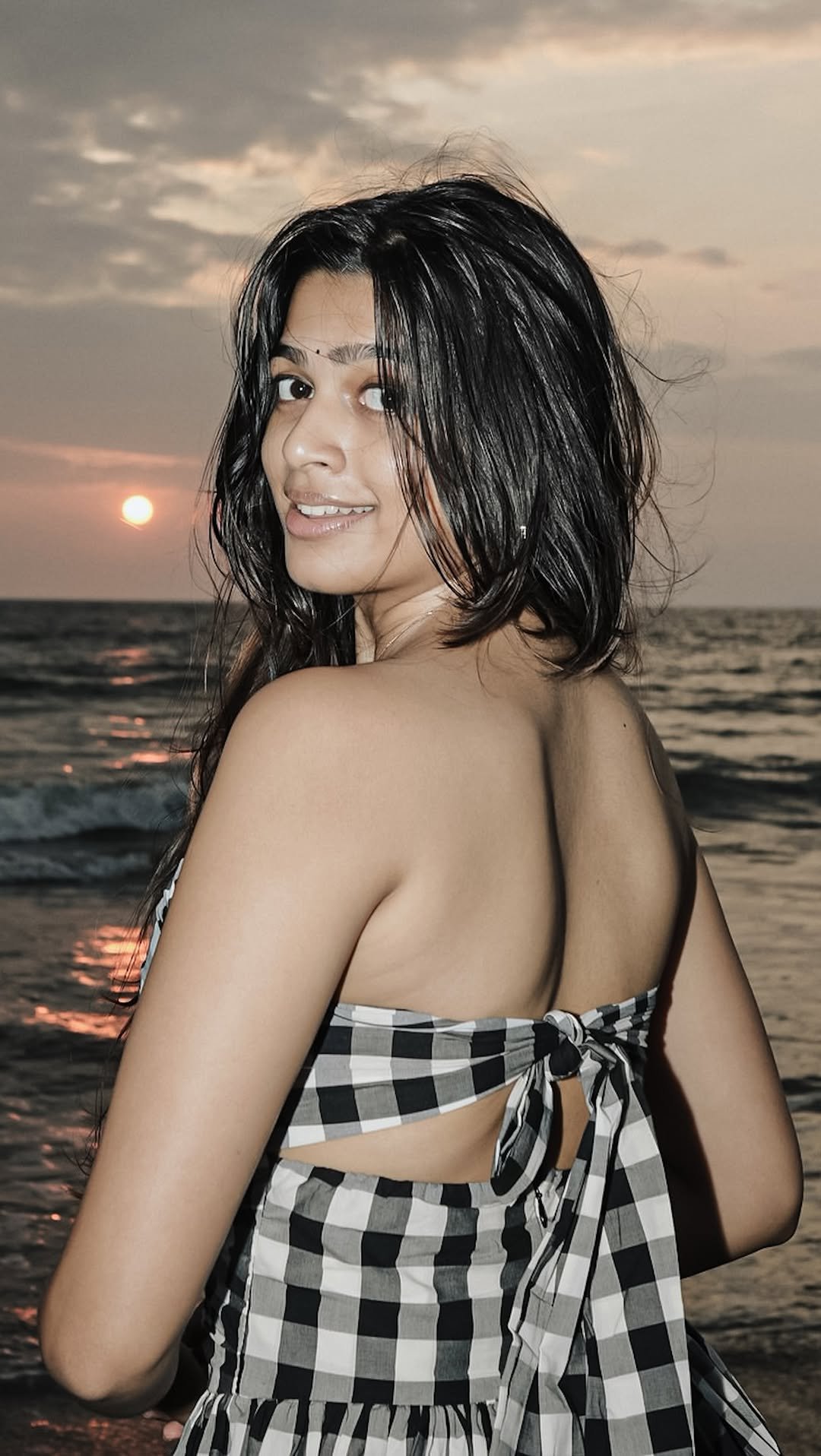 Ananthika Sanilkumar Casual Beach Outfit – Latest Photoshoot (10)
