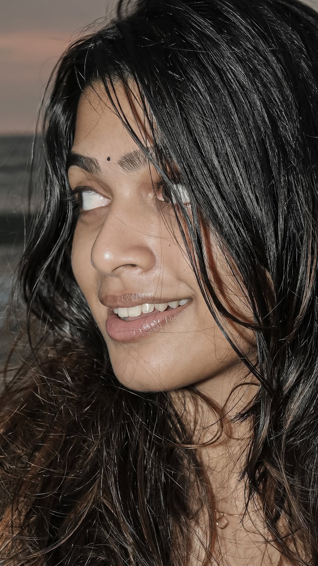 Ananthika Sanilkumar Casual Beach Outfit – Latest Photoshoot (2)