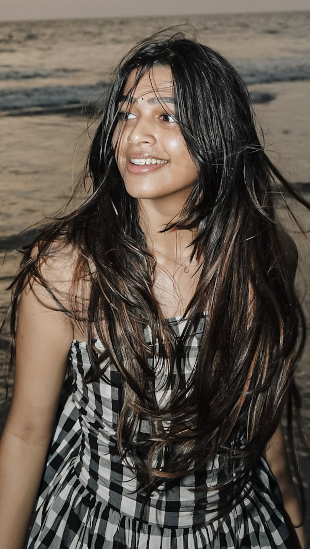 Ananthika Sanilkumar Casual Beach Outfit – Latest Photoshoot (3)