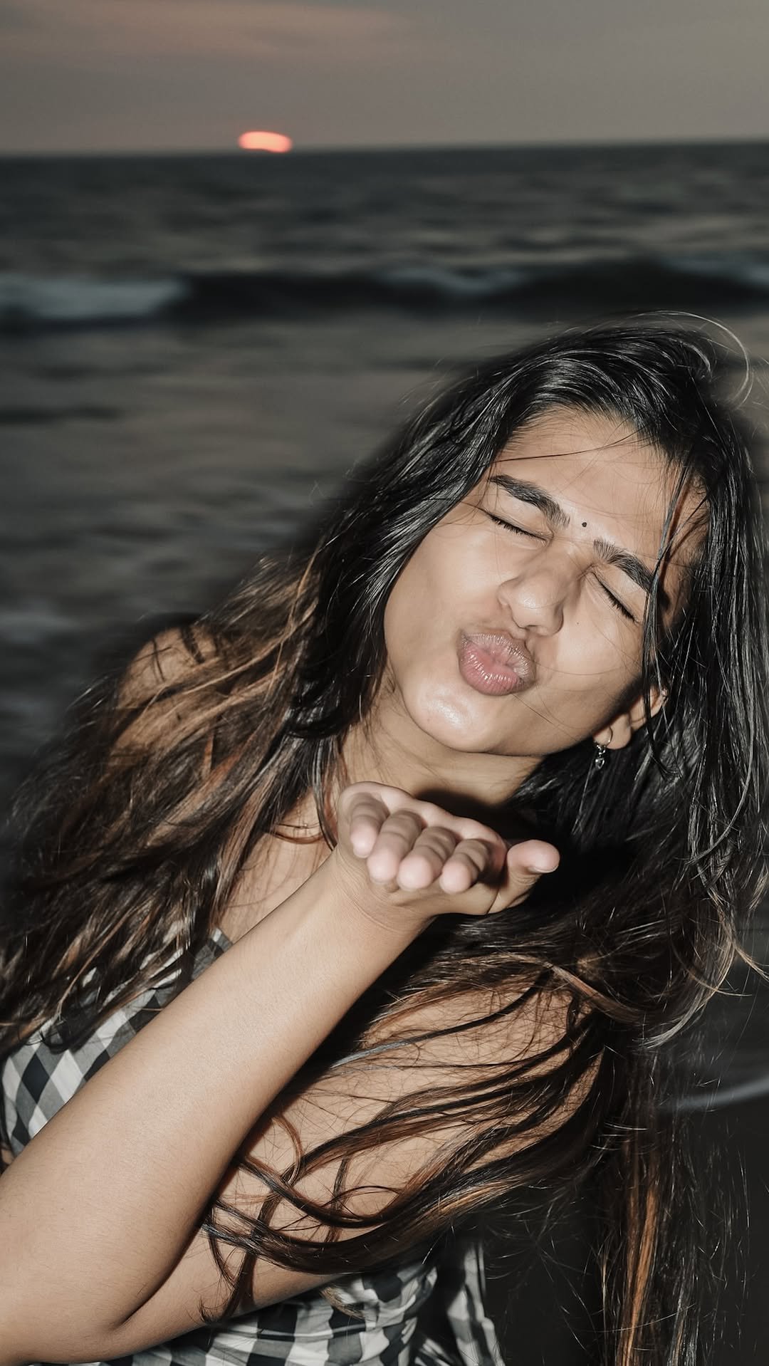 Ananthika Sanilkumar Casual Beach Outfit – Latest Photoshoot (7)