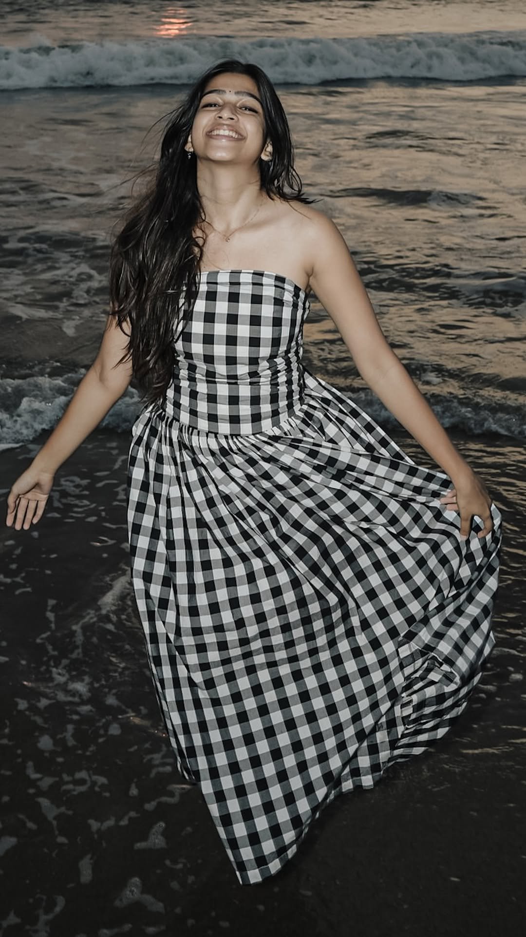 Ananthika Sanilkumar Casual Beach Outfit – Latest Photoshoot (8)