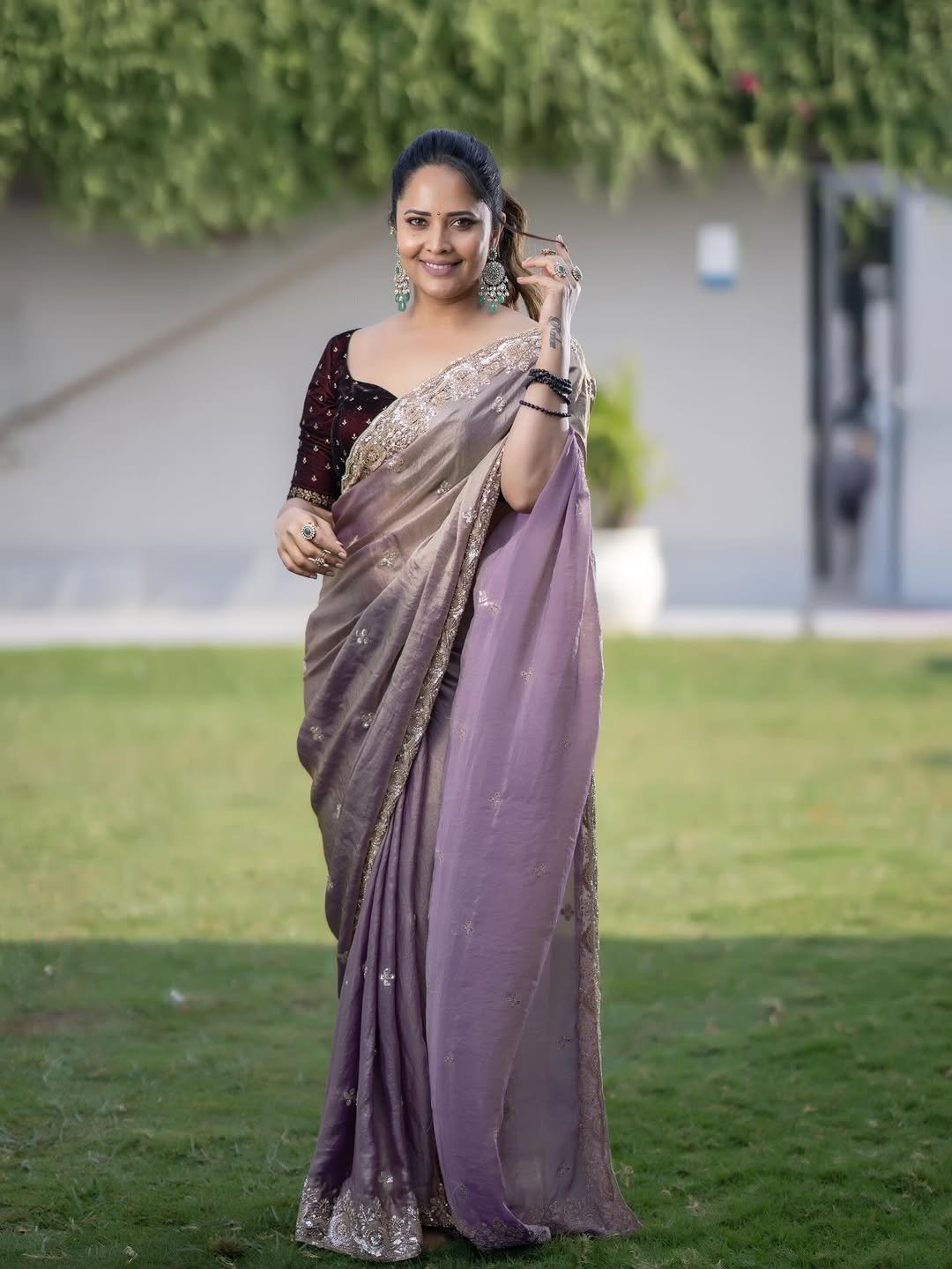 Anasuya Bharadwaj Brings Timeless Beauty in Traditional Attire (2)