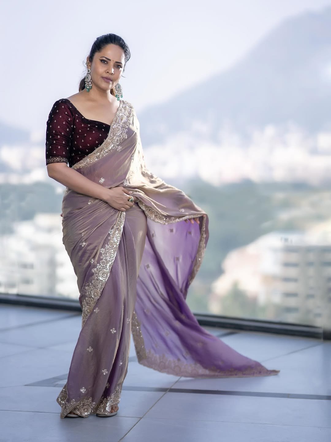Anasuya Bharadwaj Brings Timeless Beauty in Traditional Attire (6)