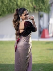 Close-up of Anasuya wearing gold vanki and red bindi in ethnic attire