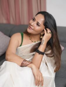 Anasuya Bharadwaj Traditional Look – Beautiful Saree Photos (2)