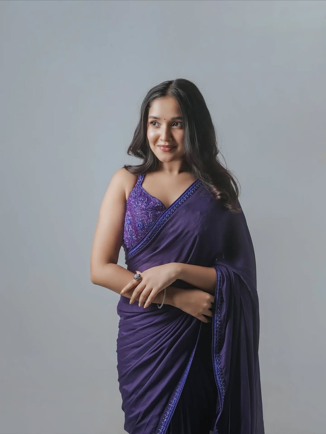 Anikha Surendran Latest Saree Images – Stunning Purple Saree HD Stills (4)