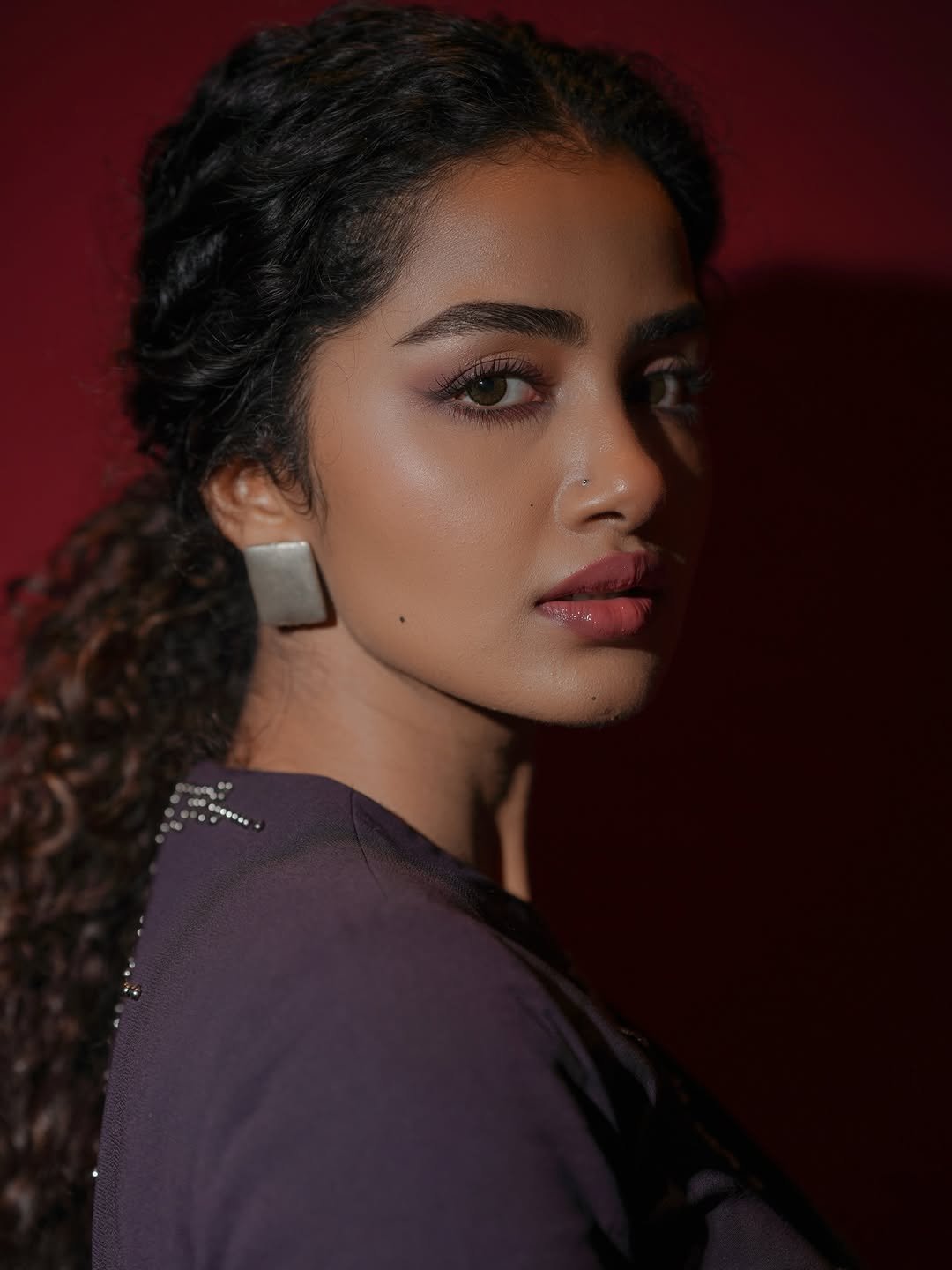 Anupama Parameswaran Elegant Black Saree Photoshoot – Stunning HD Images (10)