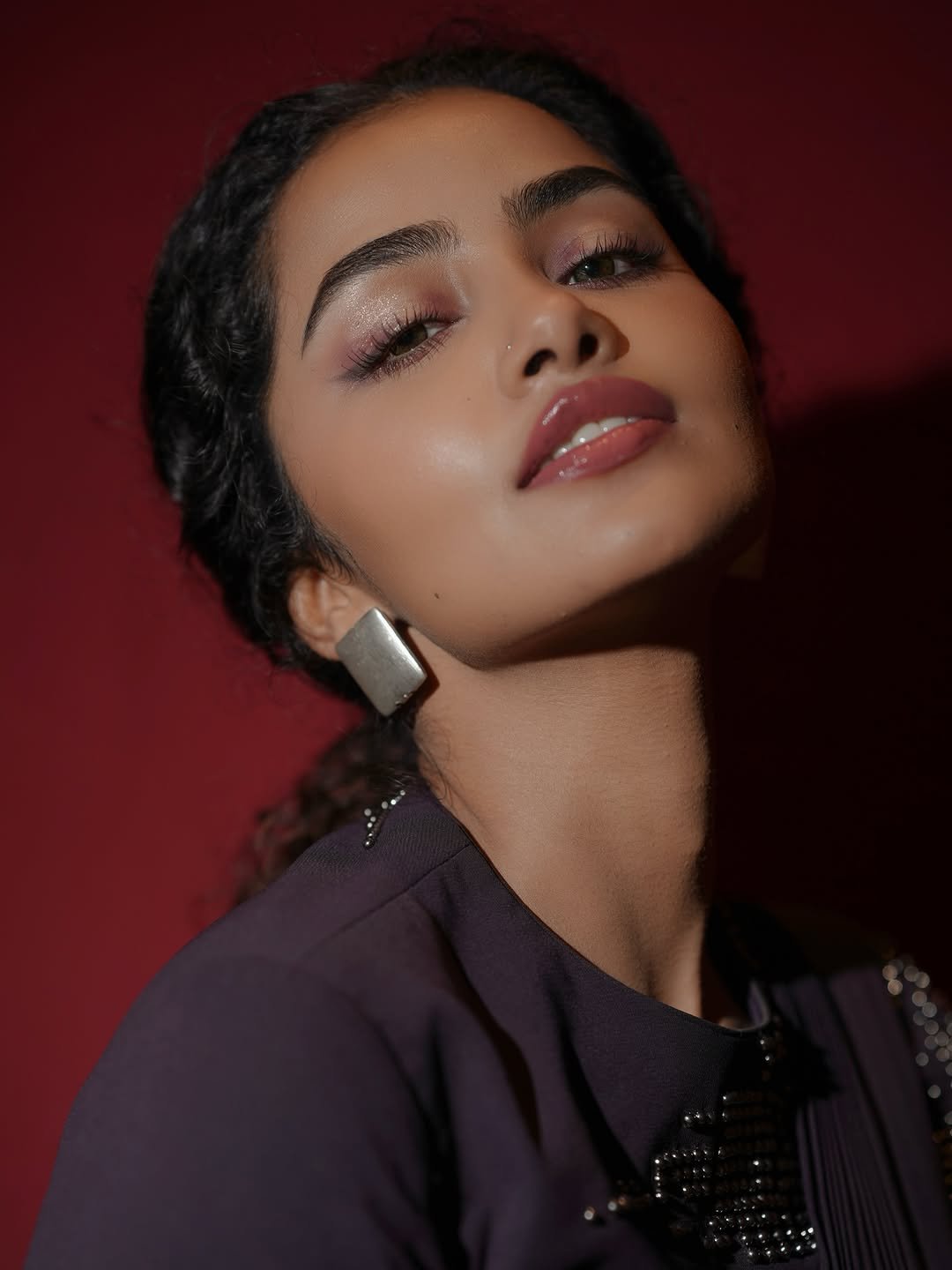 Anupama Parameswaran Elegant Black Saree Photoshoot – Stunning HD Images (13)
