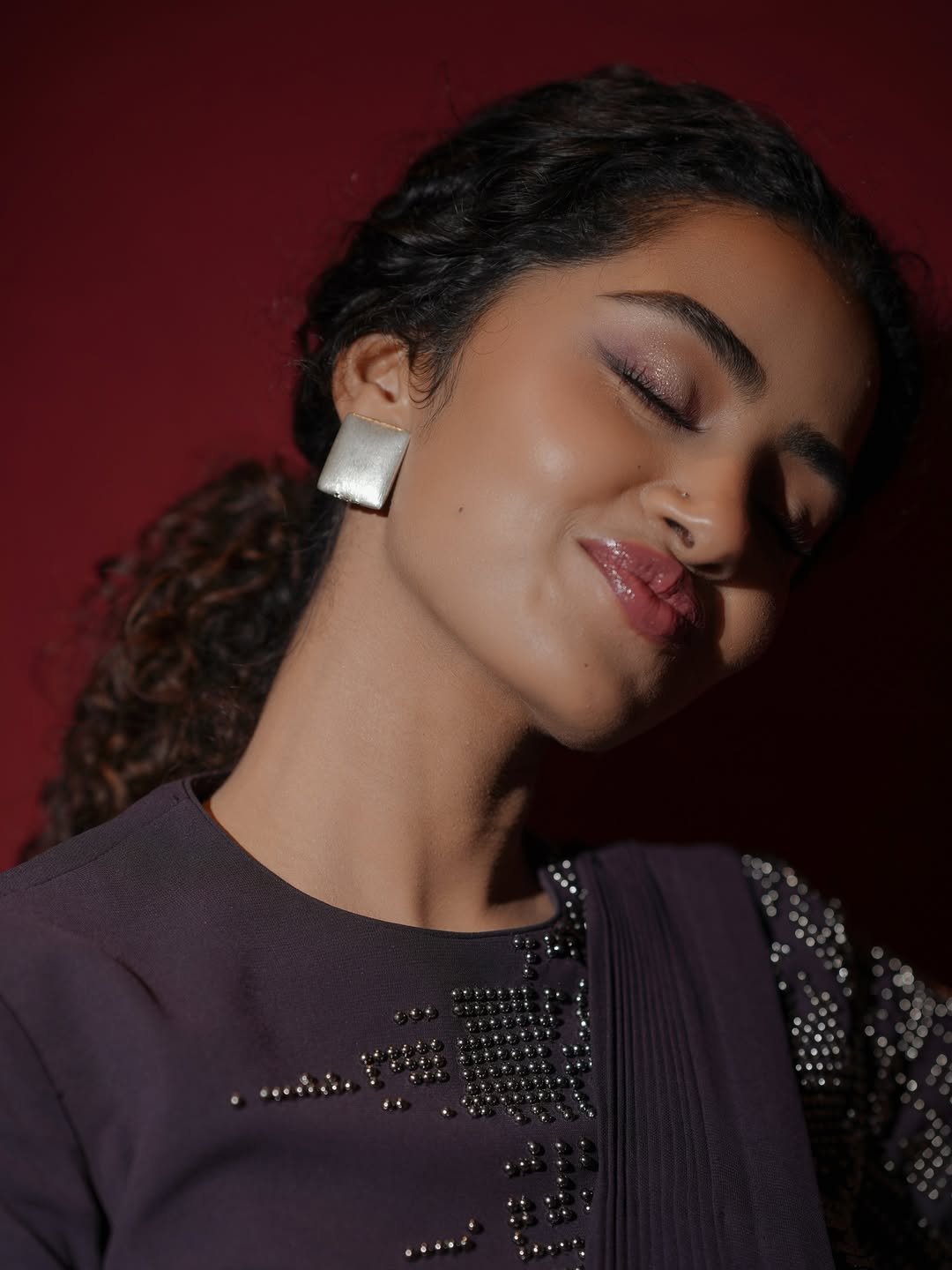 Anupama Parameswaran Elegant Black Saree Photoshoot – Stunning HD Images (14)