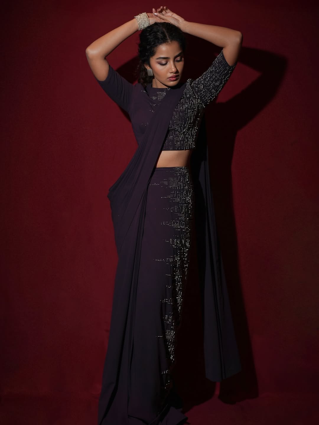 Anupama Parameswaran Elegant Black Saree Photoshoot – Stunning HD Images (3)