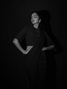 Anupama Parameswaran Elegant Black Saree Photoshoot – Stunning HD Images (4)