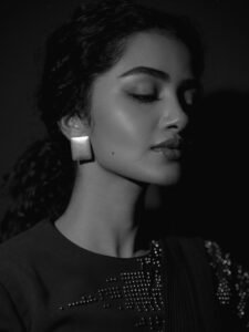 Anupama Parameswaran Elegant Black Saree Photoshoot – Stunning HD Images (5)