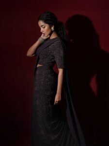 Anupama Parameswaran Elegant Black Saree Photoshoot – Stunning HD Images (6)