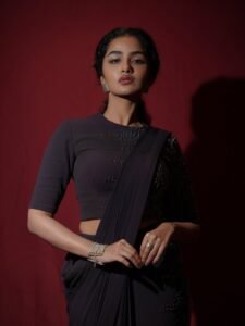 Anupama Parameswaran Elegant Black Saree Photoshoot – Stunning HD Images (8)