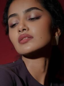 Anupama Parameswaran Elegant Black Saree Photoshoot – Stunning HD Images (9)