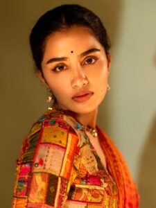 Anupama Parameswaran graceful traditional saree HD photos – ActorFacts exclusive