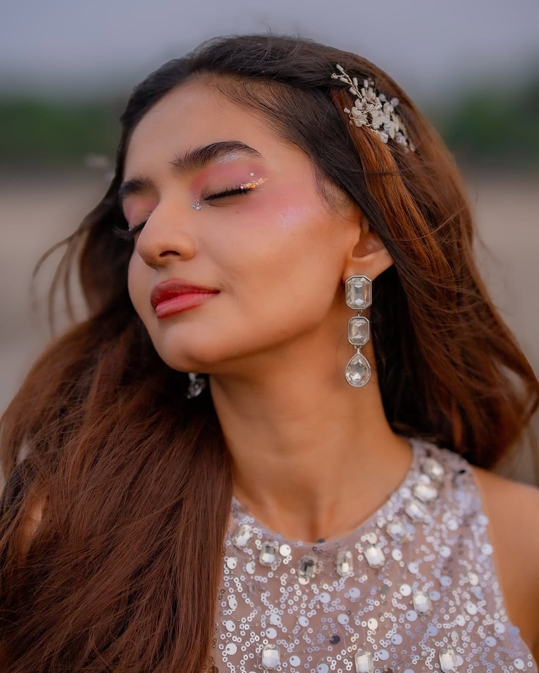 Anushka Sen Glamorous Silver Outfit Photoshoot – Stunning HD Images (11)