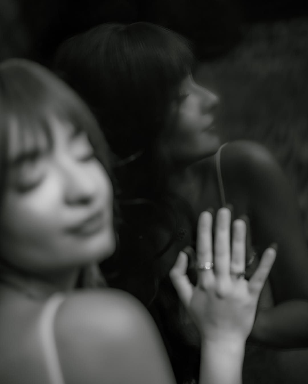 Anushka Sen Shimmery Yellow Dress – Elegant HD Images (10)