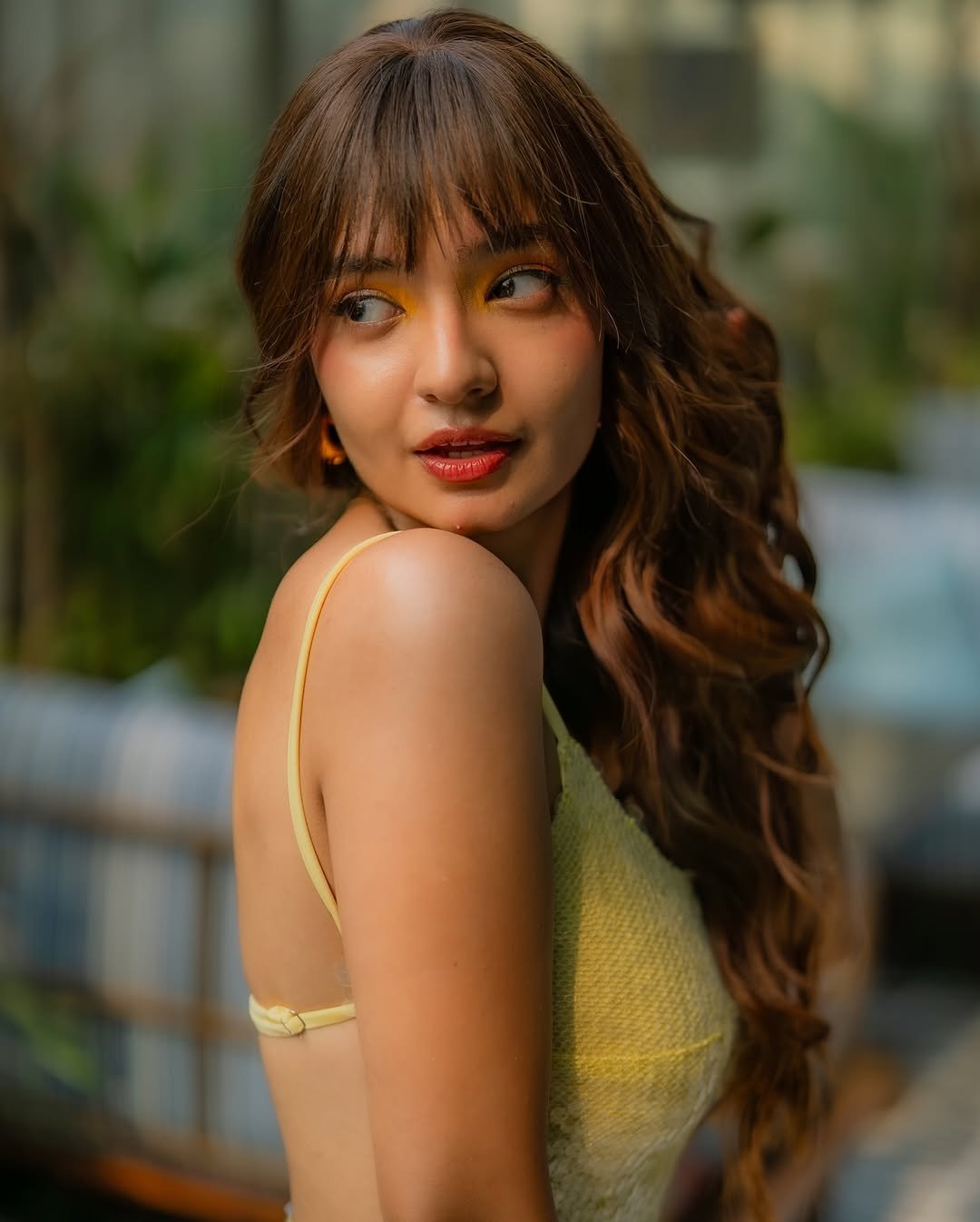 Anushka Sen Shimmery Yellow Dress – Elegant HD Images (13)