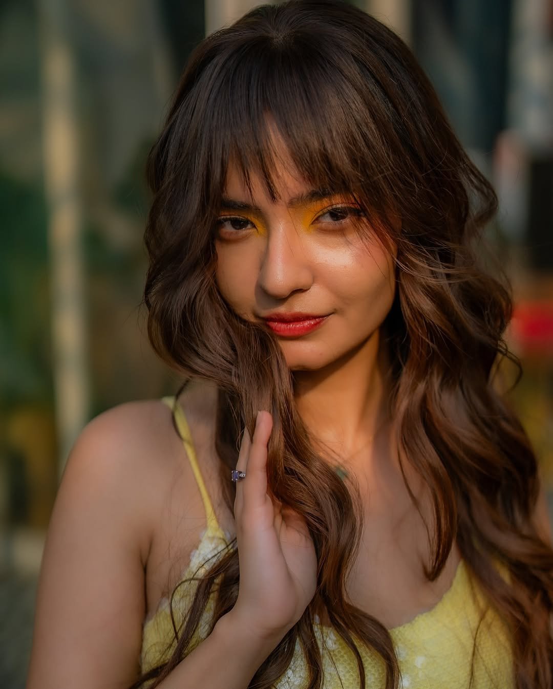 Anushka Sen Shimmery Yellow Dress – Elegant HD Images (17)