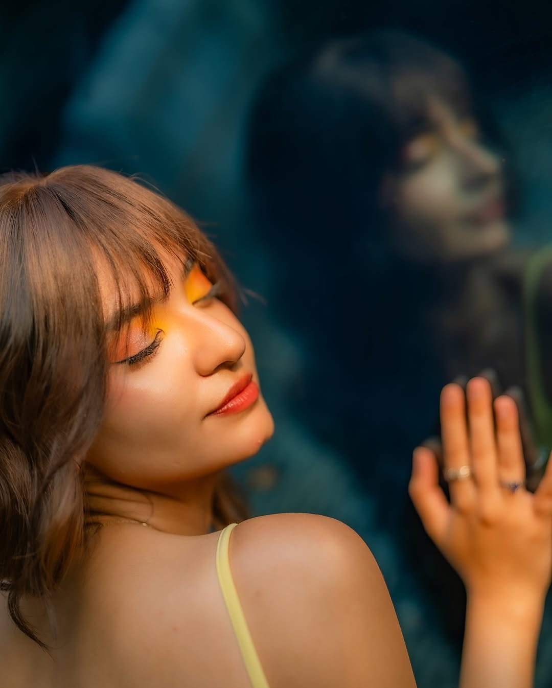 Anushka Sen Shimmery Yellow Dress – Elegant HD Images (18)