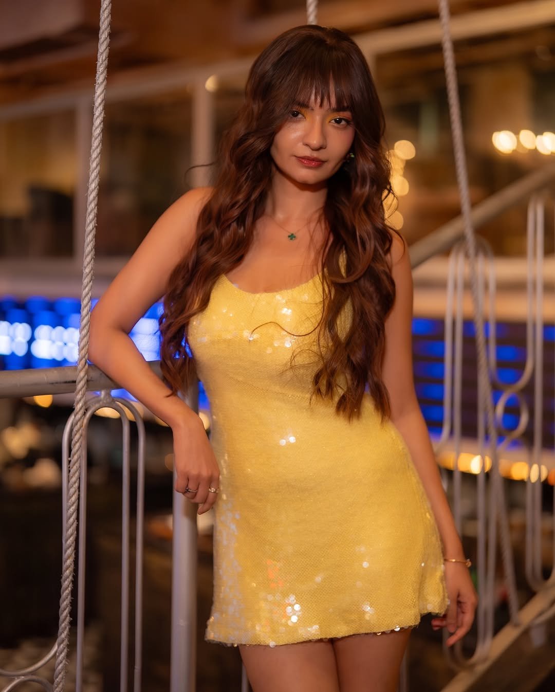 Anushka Sen Shimmery Yellow Dress – Elegant HD Images (3)