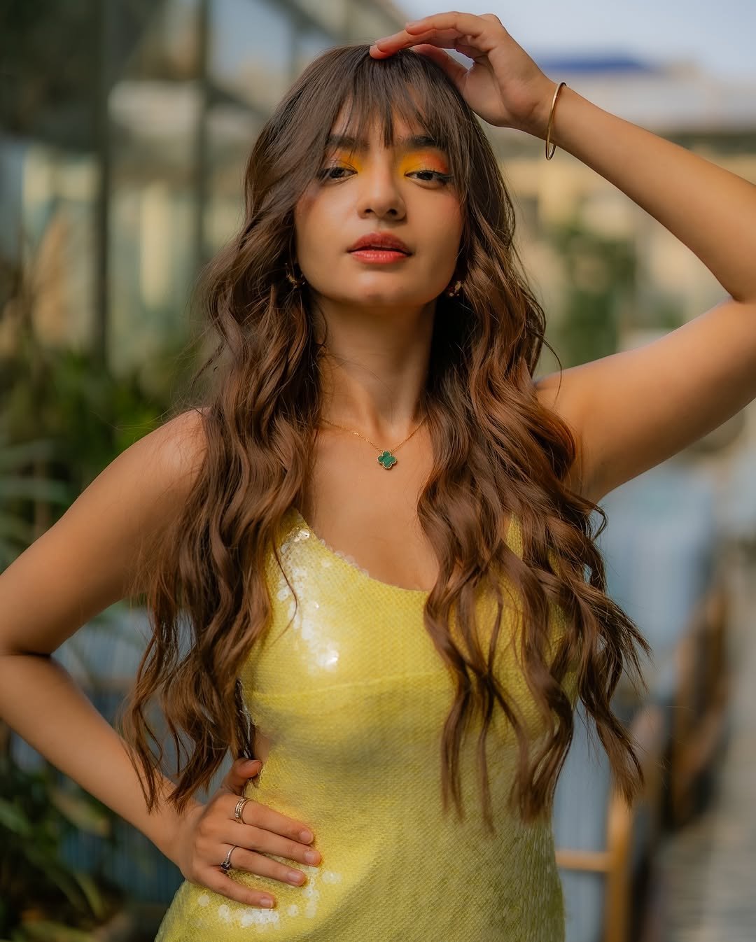 Anushka Sen Shimmery Yellow Dress – Elegant HD Images (8)
