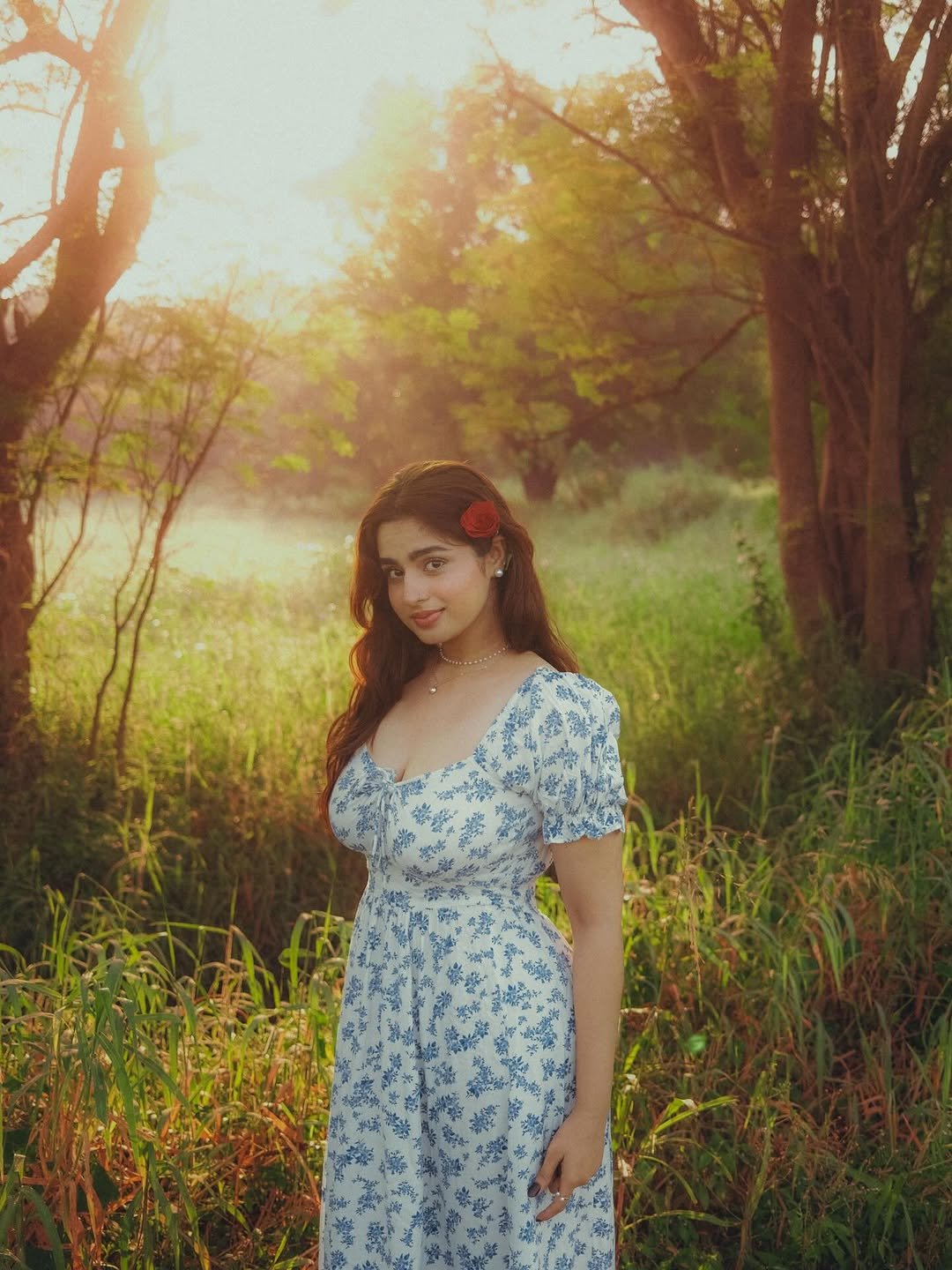 Ayesha Khan Outdoor Photoshoot – Serene Nature Look in HD (1)