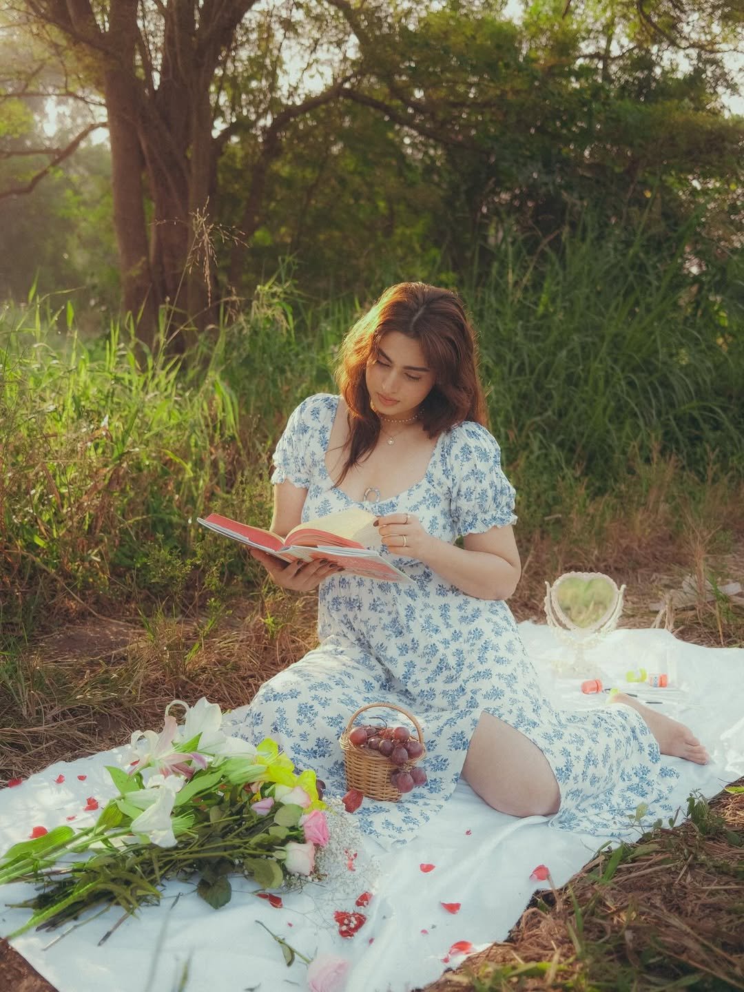 Ayesha Khan Outdoor Photoshoot – Serene Nature Look in HD (5)