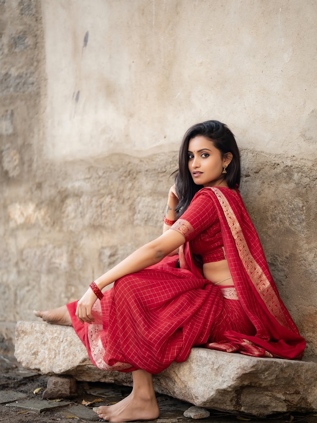 Deepika Pilli Looks Stunning in Red Saree – Latest Traditional Photos HD (10)