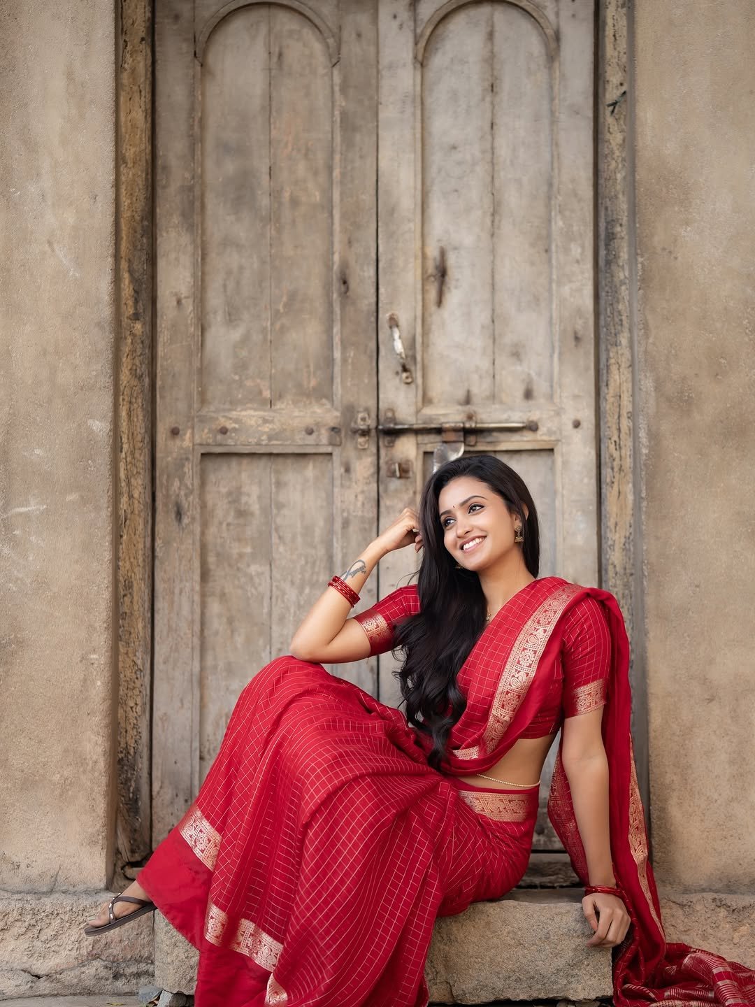 Deepika Pilli Looks Stunning in Red Saree – Latest Traditional Photos HD (17)