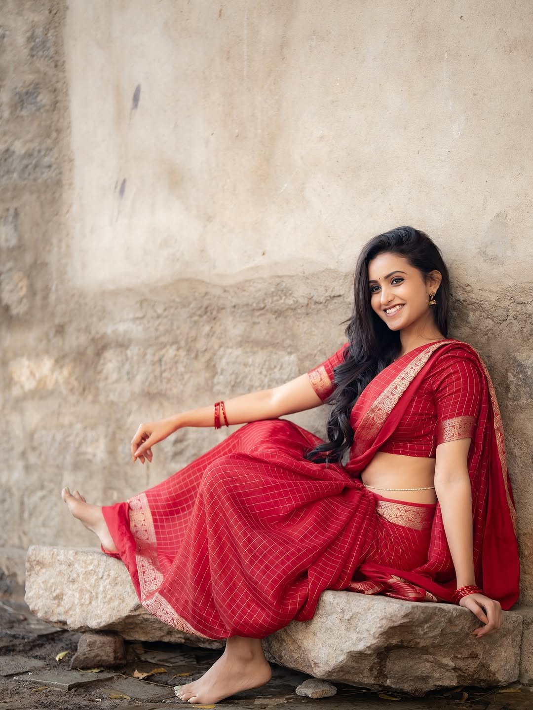 Deepika Pilli Looks Stunning in Red Saree – Latest Traditional Photos HD (3)