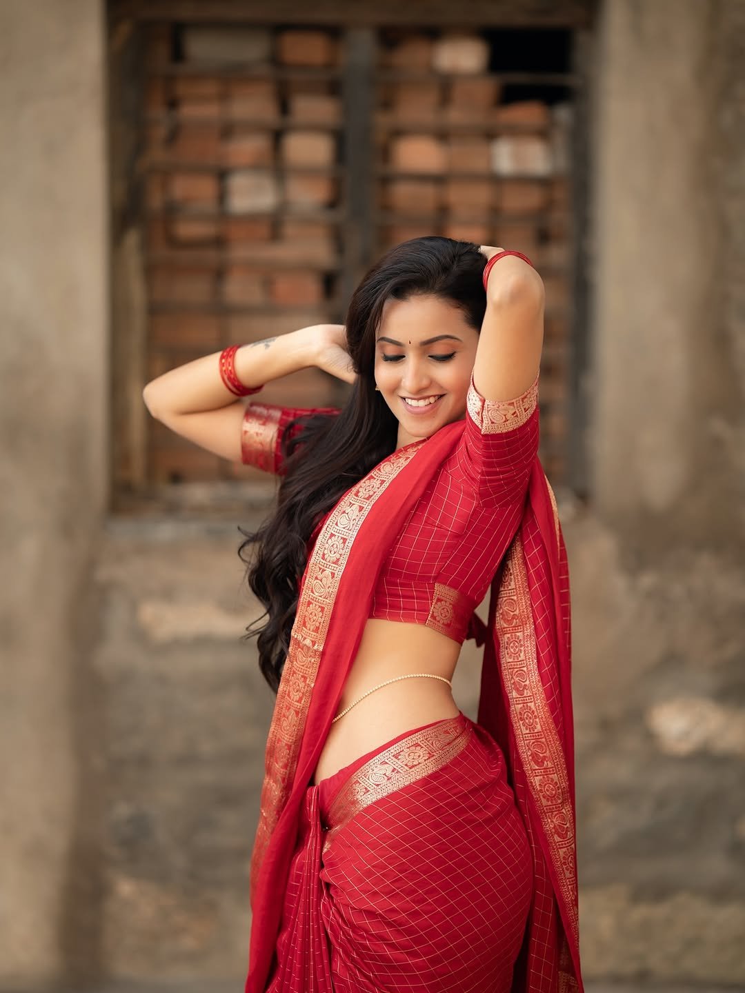 Deepika Pilli Looks Stunning in Red Saree – Latest Traditional Photos HD (5)