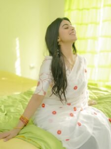 Delna Davis elegant white saree photoshoot 2025 – ActorFacts exclusive