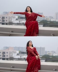 Delna Davis in Maroon Saree – Traditional Rooftop Look 2025 (1)
