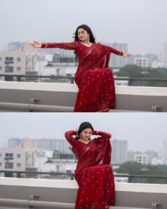 Delna Davis in Maroon Saree – Traditional Rooftop Look 2025 (12)
