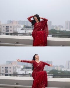 Delna Davis in Maroon Saree – Traditional Rooftop Look 2025 (6)